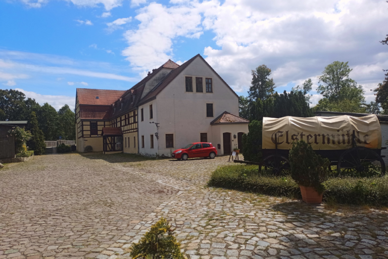 Mitten drin im Schriftstellerhaus Elstermühle in Plessa