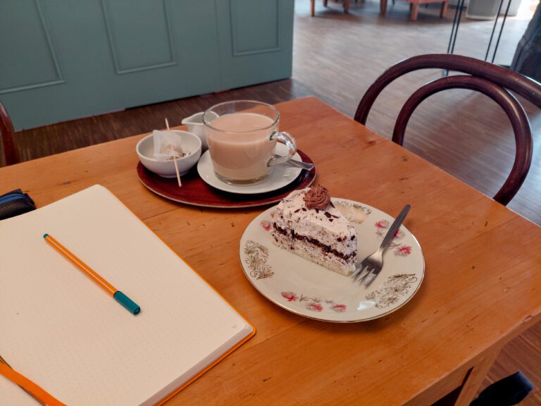 Zwischen Romanwelt, Café Kirche und kleinen Alltagsschritten